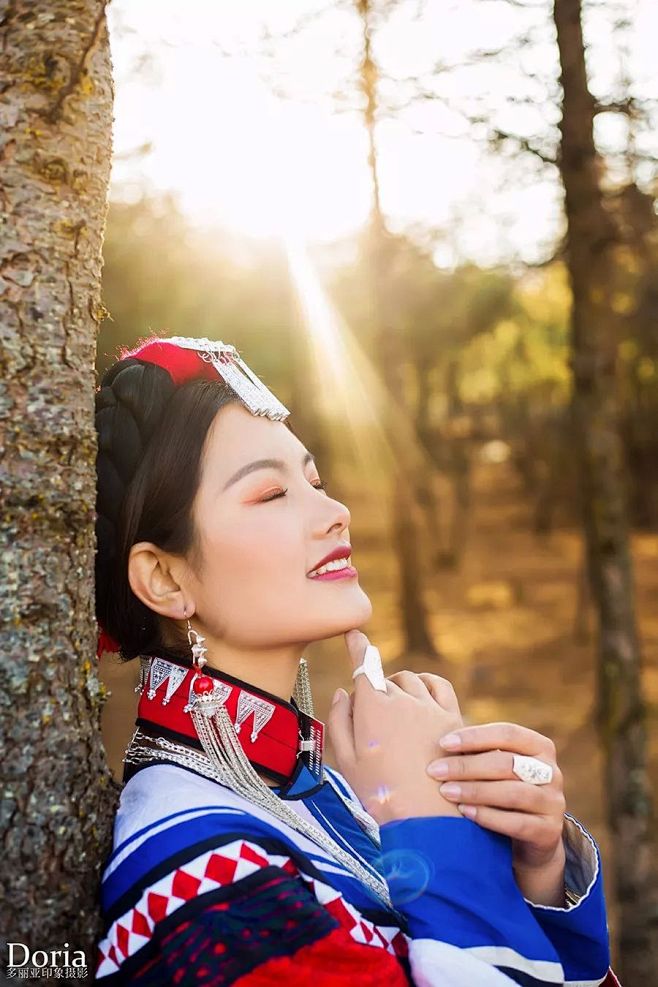这个彝族女孩的照片传遍了朋友圈看过的人都转发了彝族女孩马宏丽凉山