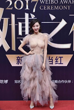 com 《欢乐喜剧人》陈雅婷再发性感大片美炸了! pic.znds.com