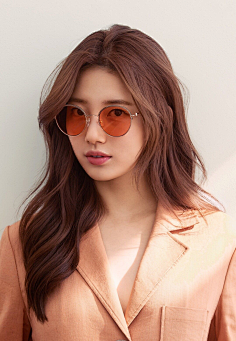 脱了缰的二哈采集到女士单人美姿