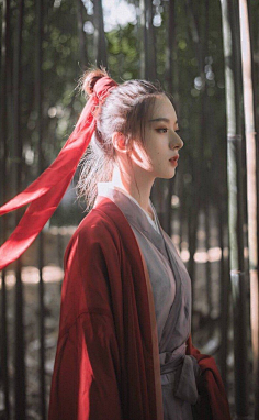 你闯进了我的心里,却在心上插了一把刀.