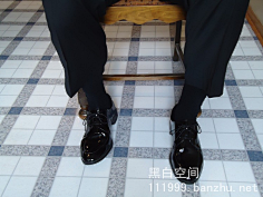 banzhu.com 亮皮鞋黑袜子 自拍 -- 自