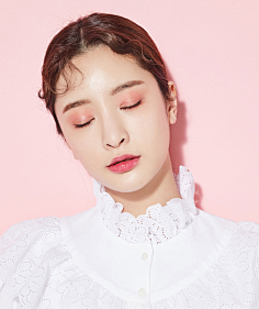 秀翎菇凉采集到模特美女海报素材