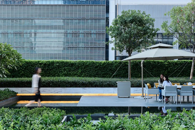 景观深圳华润万象府屋顶花园万象天地是深圳最受欢迎的商业公共空间它