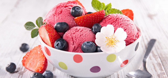 冰淇淋甜食水果草莓桌面壁纸