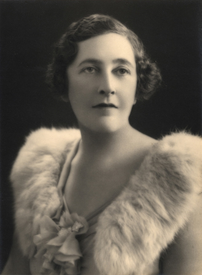 agatha christie  阿加莎·克里斯蒂