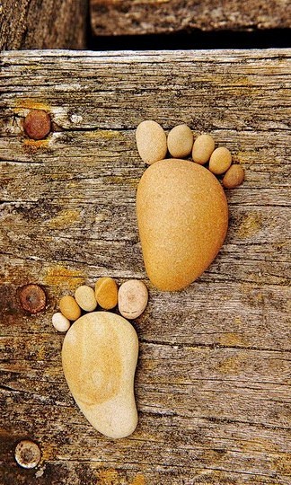 鹅卵石创意小脚丫安卓手机壁纸