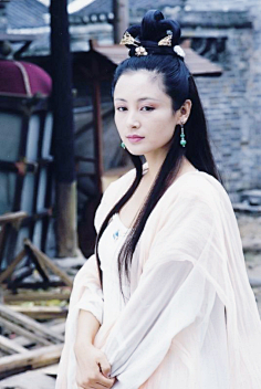 4古装白衣翩翩女