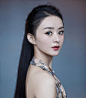 不得不说,当妈后的颖宝真是越来越有女人味儿,也更迷人啦/p>