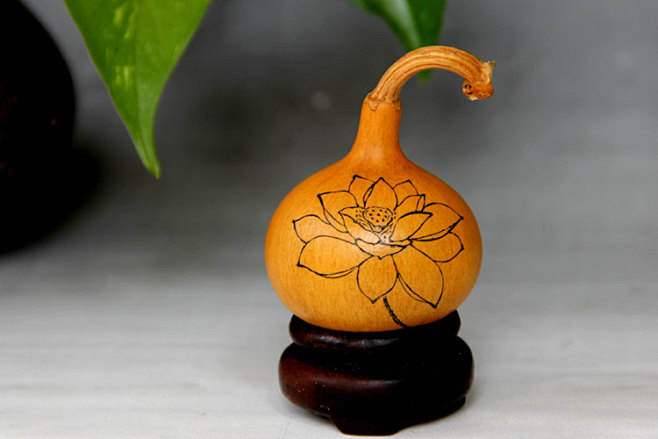 com 工笔荷花欣赏-天然文玩小葫芦手捻雕刻绘非烫烙压花画无二潮品收