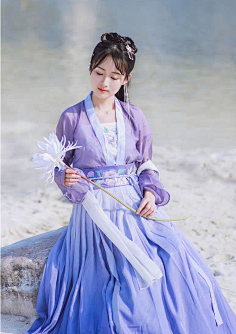 紫衣美女
