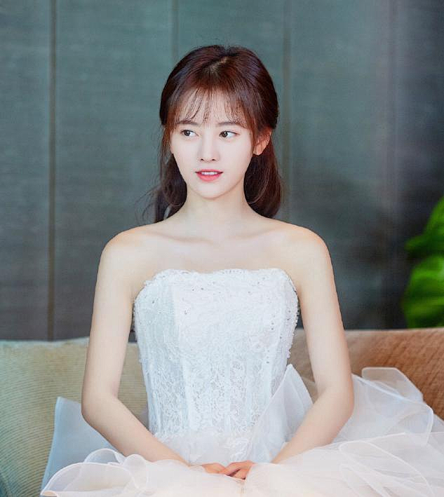 刘诗诗、杨幂、郑爽、热巴的婚纱发型超赞,新