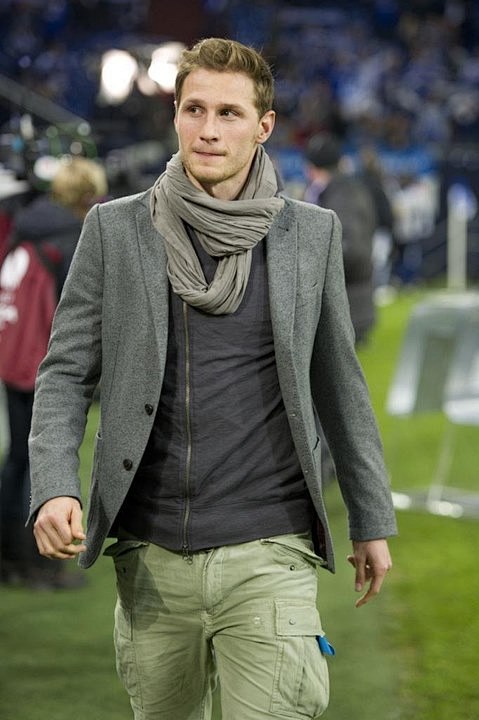 特·赫韦德斯 全名:Benedikt Hoewedes 国籍:德