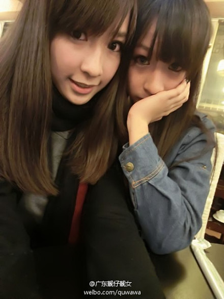广东靓女姐妹文美女抗:姐妹是!就是靓仔一群人穿得图片