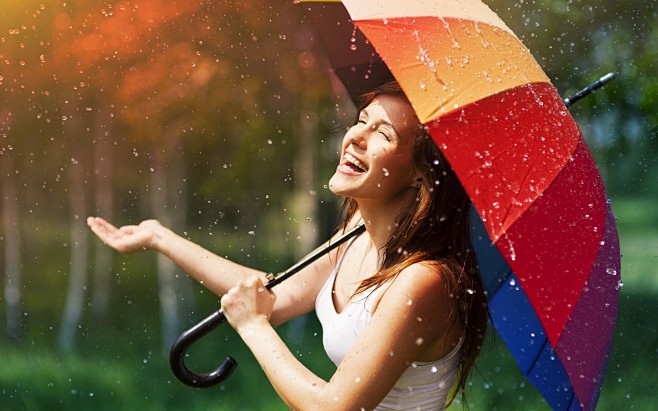 com 多年以后,你是否还记得,那个雨天,为你打伞,遮风挡雨的人?