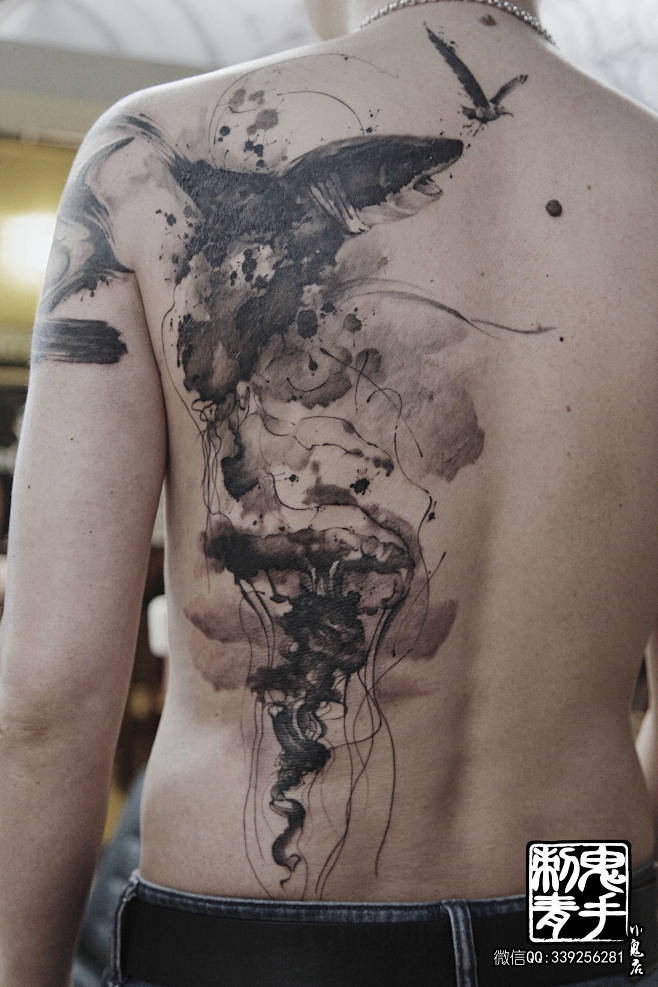 昆明鬼手纹身 半背水墨鱼补色 纹身师穆萨