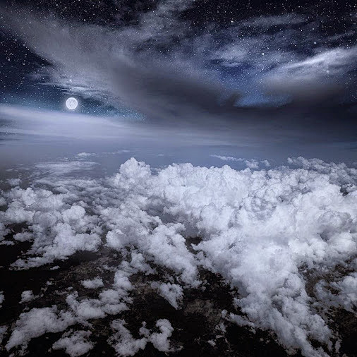 云层之上.by caras ionut 13#星空#夜空#摄影师