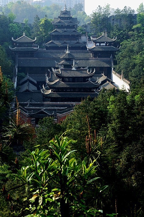 湖北恩施土家城这样的建筑很壮观看上去像是经历了很久的岁月沧桑