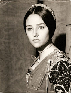 奥丽维娅·赫西olivia hussey