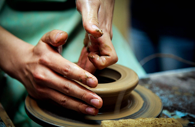 作坊它的主人是已经具有20多年陶瓷工艺制作的妮娜