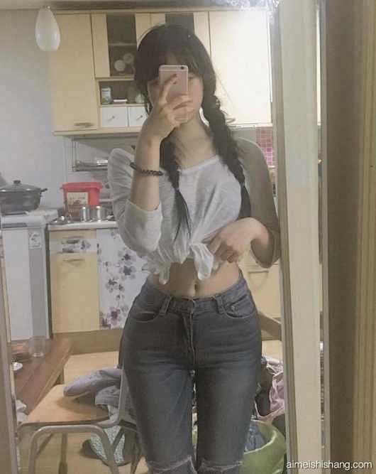 牛仔裤美女韩国美女性感紧身牛仔裤自拍照牛仔裤美女爱美时尚网