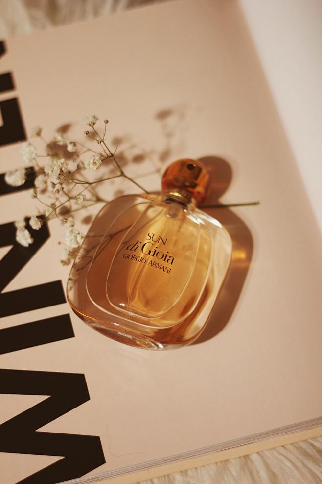 shallow focus photography of floating perfume. unsplash.