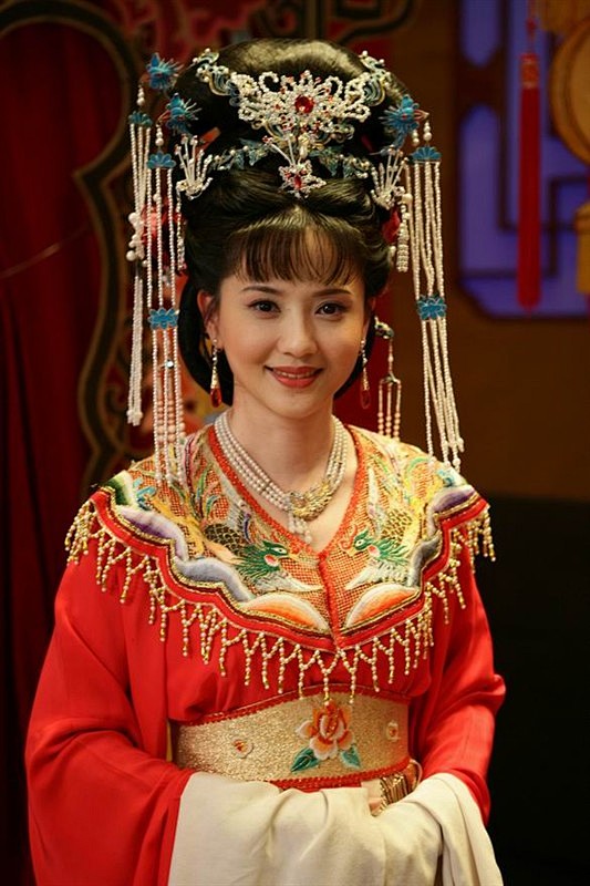 陶慧敏-越剧电影红楼梦之薛宝钗 她更适合林黛玉,但这张扮相很不错