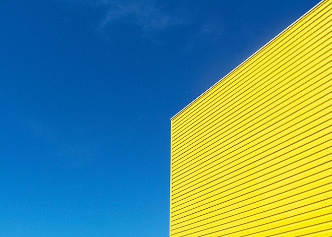 对比蓝色黄建筑天空
