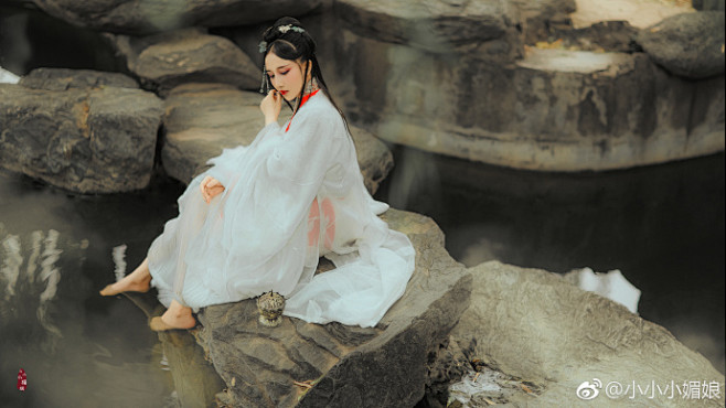 一书半卷,落笔赋鱼笺,宣墨未款染红胭,当是风月