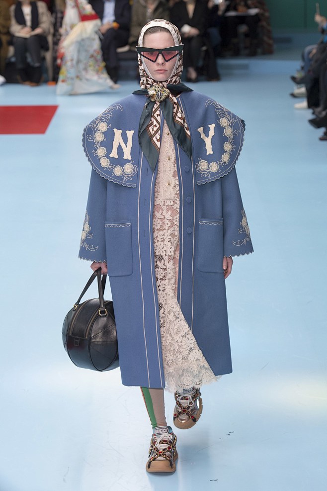 fashionvogue羽绒服,FashioninVogue complete gucci fall 2018 ready-to-wear fashion show now on vogue