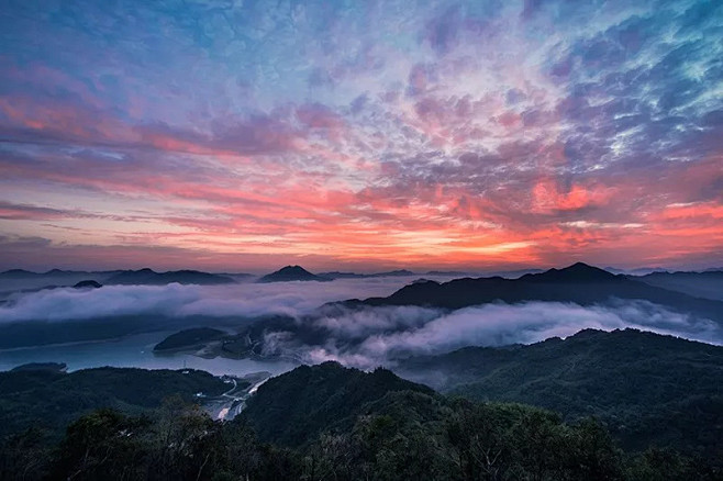 霍山县单龙寺屋脊山