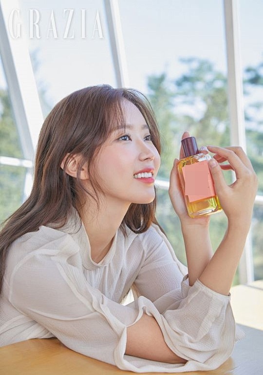 组图:《江南美人》林秀香拍写真 笑容清纯惹人