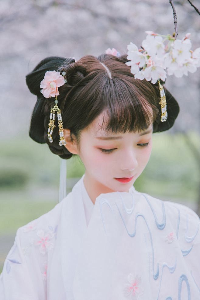 虽然你们如西子捧心那样柔美但都不如我颖宝英姿飒爽来的霸气