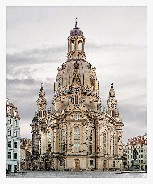 brunetti拍摄的一系列欧洲各大具有历史意义的教堂和修道院的外部细节