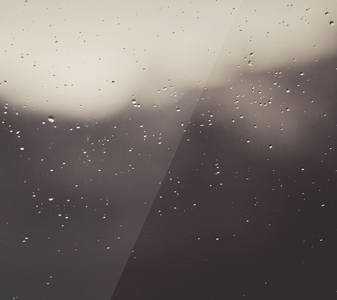 雨滴玻璃雨天文艺心情玻璃没擦干净灰白背景雨水阴天