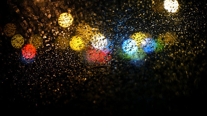 夜晚雨天路灯霓虹灯