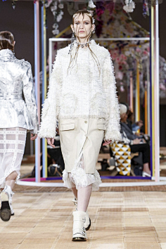 com 2018春夏巴黎时装周:亚历山大·麦昆 (alexander mcqueen) 女装秀