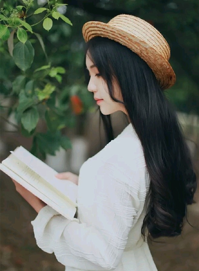戴帽子美女头像
