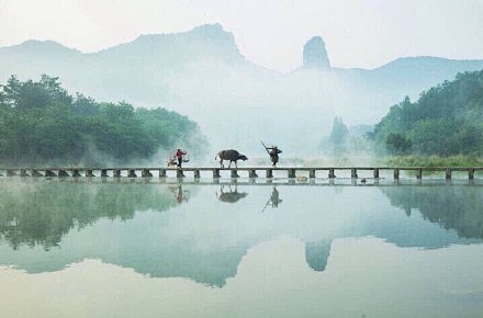 山色空蒙雨亦奇