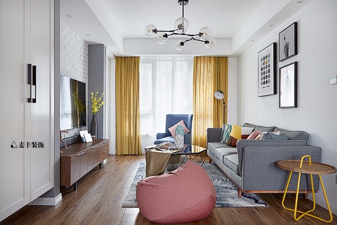 客厅 原木 地板 餐桌 椅子 绿植 电视 客厅 北欧 地板 简约 乡村 古典 复古 田园 清新 温馨 典雅 装修效果图 风格装修样板房 家居 家装 室内设计 住宅 软装 装潢 现代 简约 布局 #点击图片跳转查看完整的家#