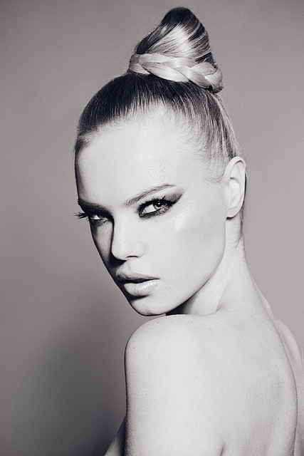 穆桂英; 穆柯寨寨主穆羽女儿,杨家第二代媳妇。