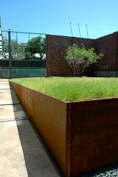 cn 耐候钢板与草坪景观特写 lh哈哈 采集到 种植池 座椅