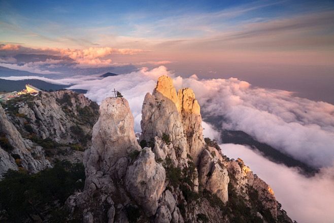 美丽山峰云海风景图片