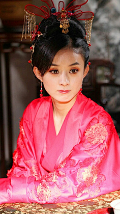 身着凤冠霞帔,铺上十里红妆