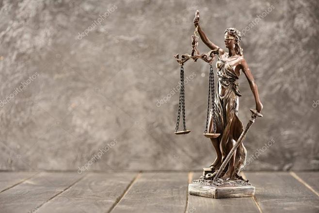 特写的古董雕像的正义女神法律概念视图