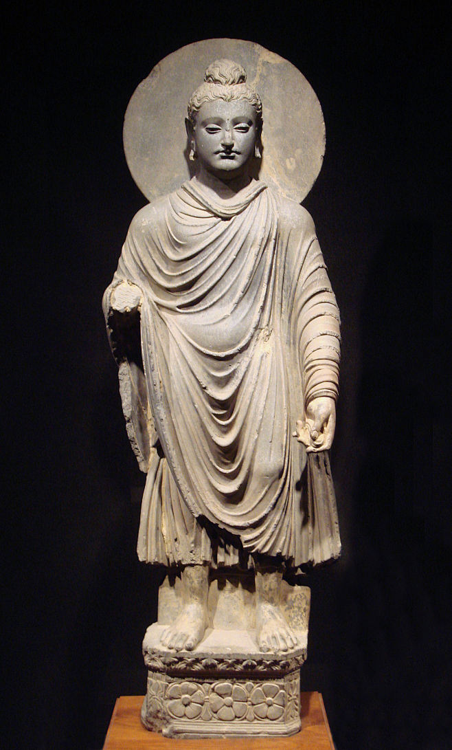 希腊式佛教风格的释迦牟尼立像健驮逻公元一至二世纪今存东京国立博物