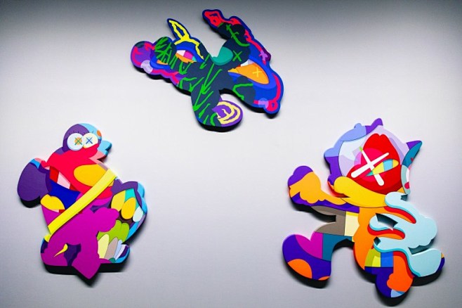 cn 走进 hoca 联办「kaws: along the way」艺术作品展览 hypebeast.