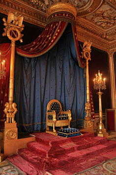 拿破仑的宝座~比起功能其它的地方王座倒是相对朴素的.