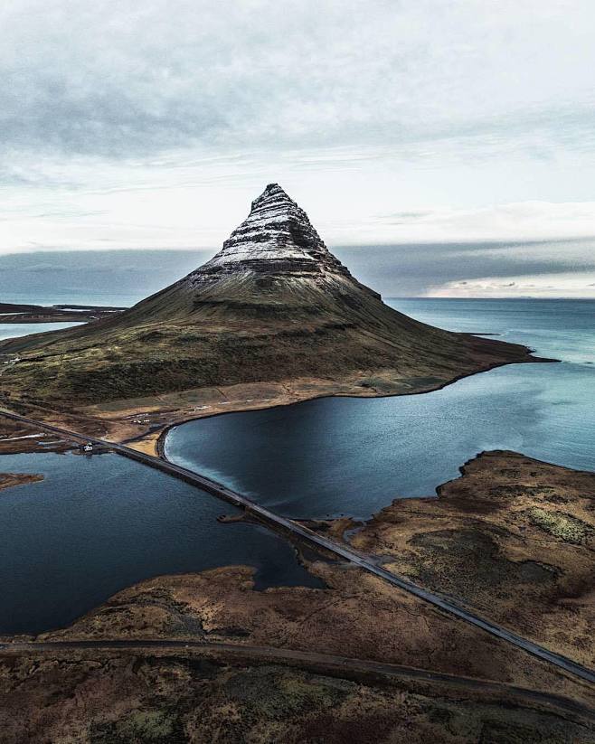 我是个俗气至顶的人,见山是山,见海是海,见花便