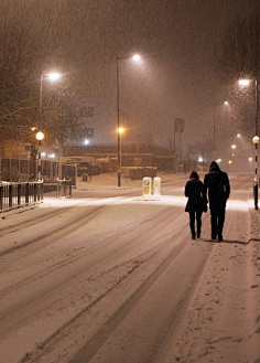 雪夜路灯
