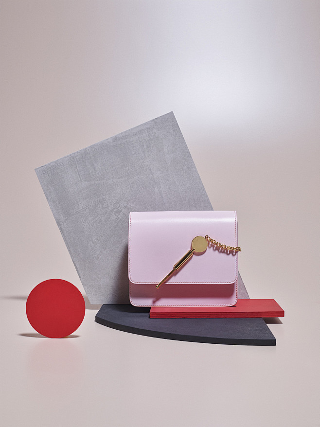 一砣不厉害的面小面采集到奢侈品珍品 _【摆拍——化妆品,鞋子,包包